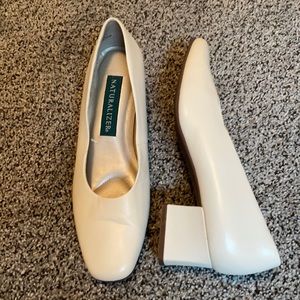 NWOT Naturalizer ivory dress shoe. Size 8.